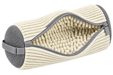 SNEACARE. Ivory Wash Bag geöffnet; durchgehend Ivory oberhalb des Reißverschlusses; Anwendungsvisualisierung